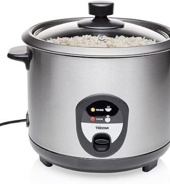 a rice cooker with a lid